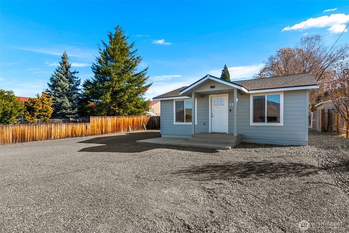 Property Photo:  325  Eastmont Ave  WA 98802 