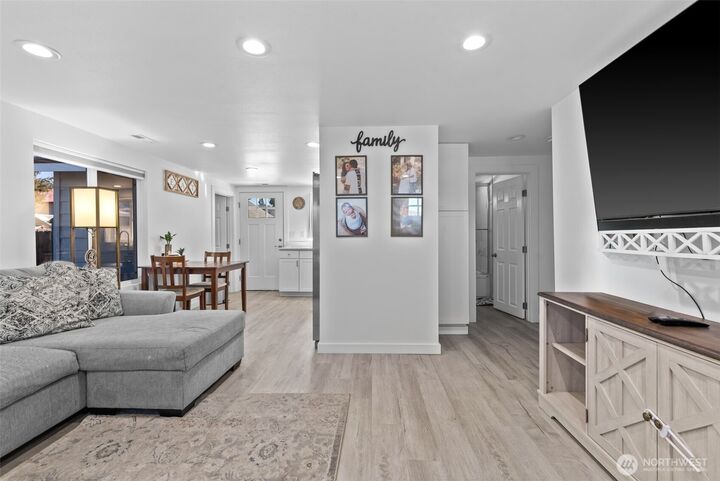 Property Photo:  325  Eastmont Ave  WA 98802 