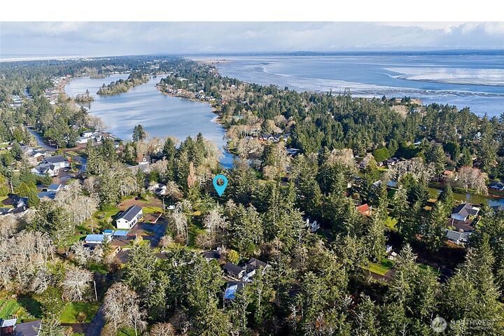 Property Photo:  810  Discovery Avenue SE  WA 98569 