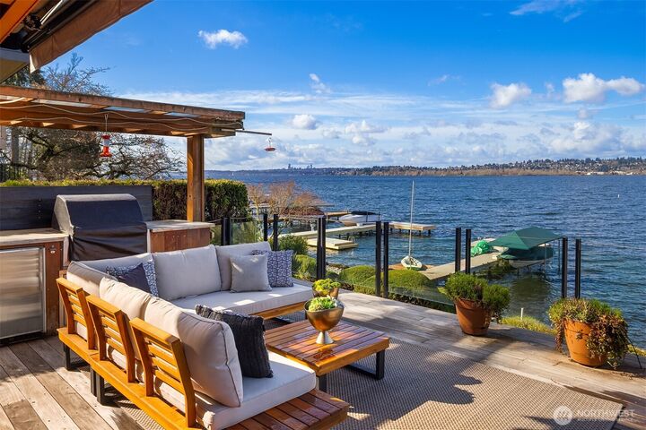 Property Photo:  1621  10th Street W  WA 98033 