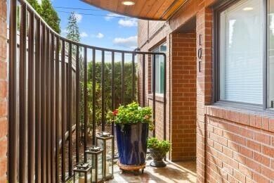 Property Photo:  311 S 2nd Street 101  WA 98033 