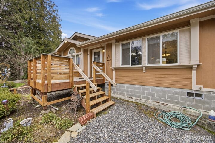 Property Photo:  1904  Yew Street Road  WA 98229 
