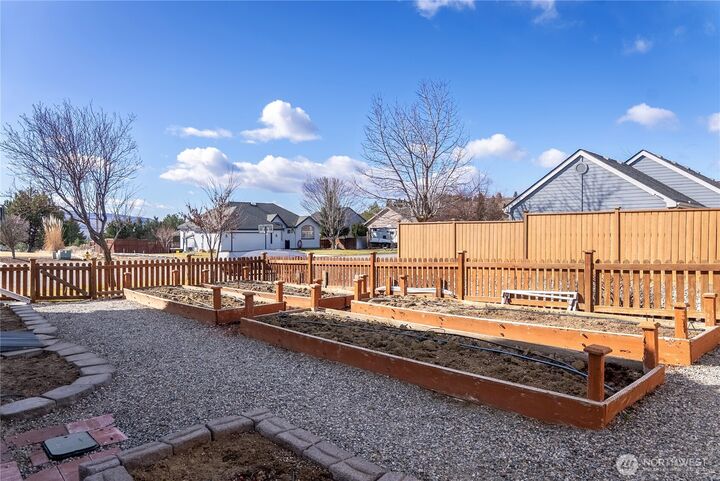 Property Photo:  605  Pinyon Place  WA 98841 