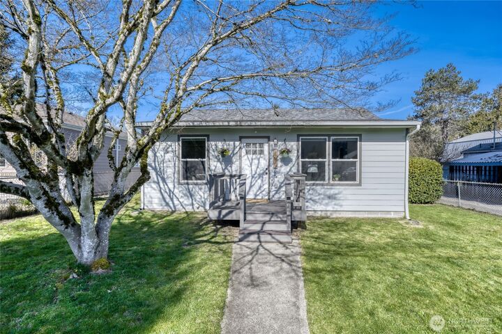 Property Photo:  14929  130th Avenue SE  WA 98058 