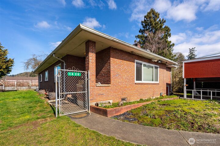 Property Photo:  1428 SW Grandview Avenue  WA 98532 