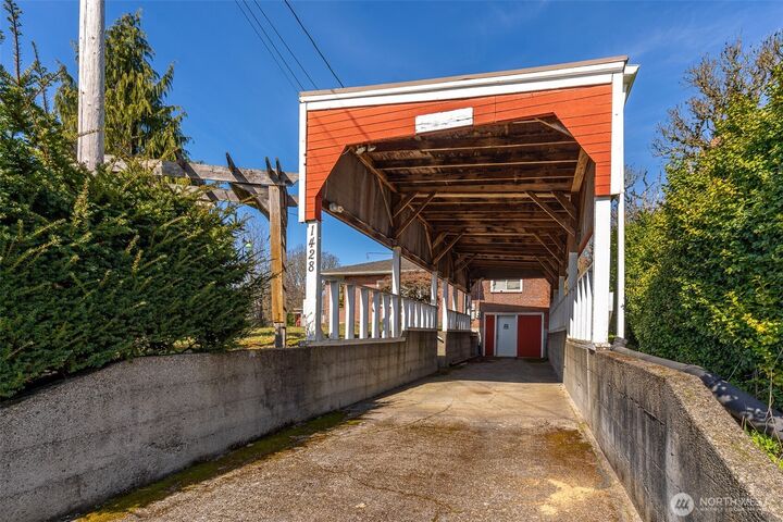 Property Photo:  1428 SW Grandview Avenue  WA 98532 