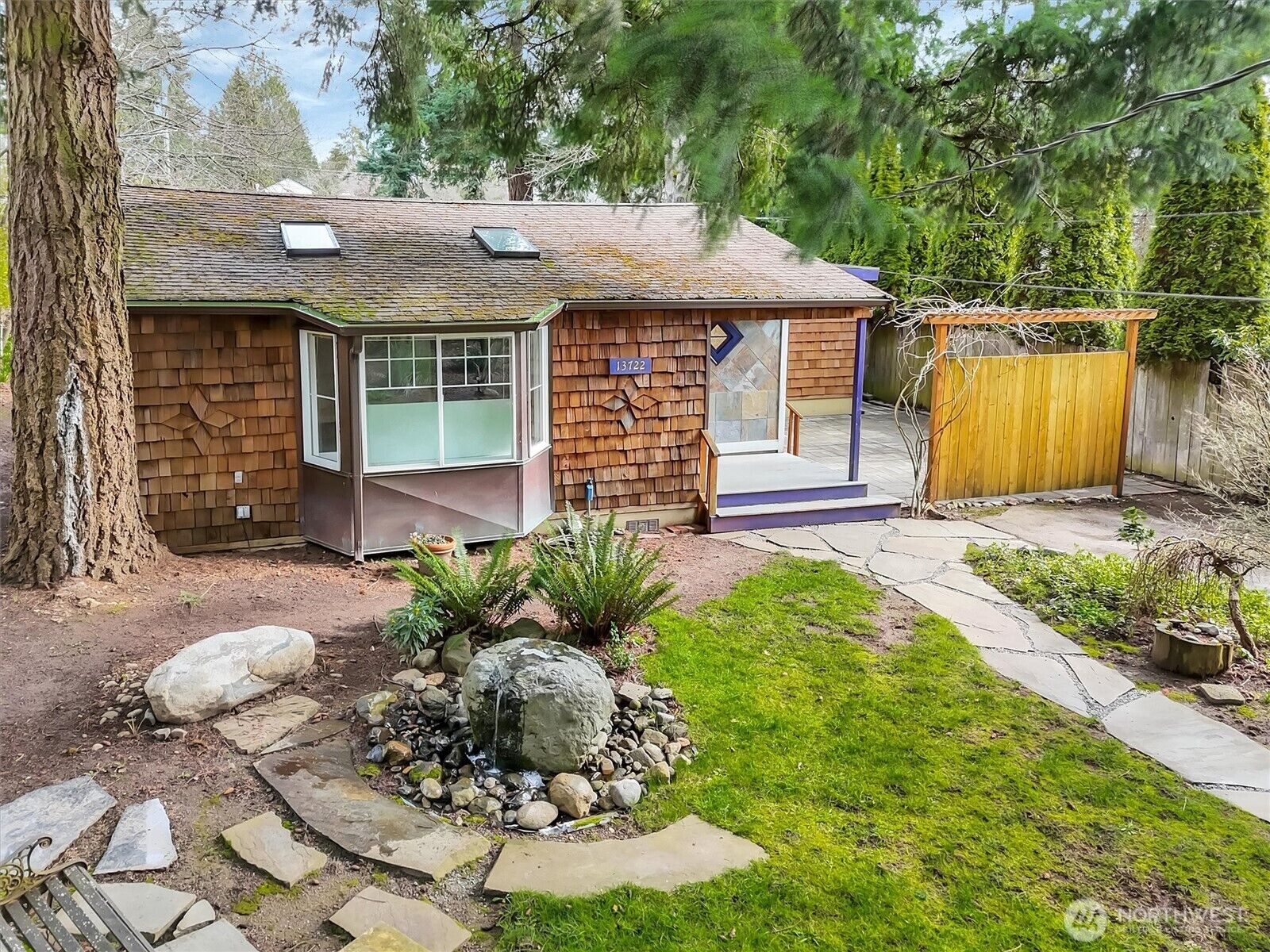 Property Photo: 13722 Interlake Avenue N WA 98133