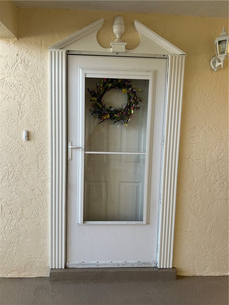 Property Photo:  319 N Grove Isle Circle 319  FL 32962 