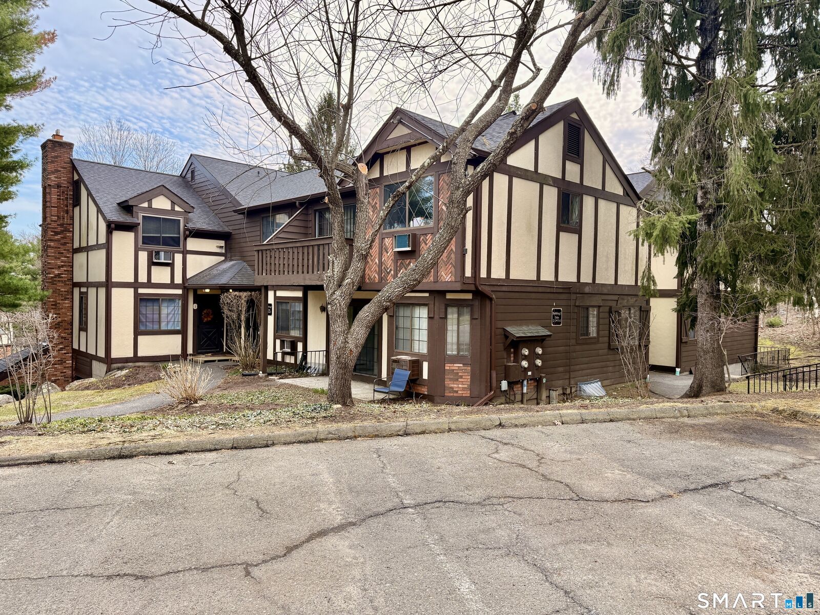 Property Photo: 3 Falmouth Court 3 CT 06804