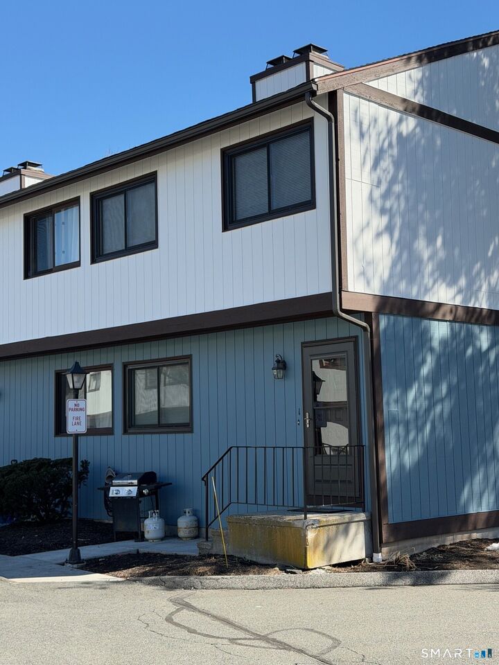 Property Photo: 27 Crows Nest Lane 12I CT 06810