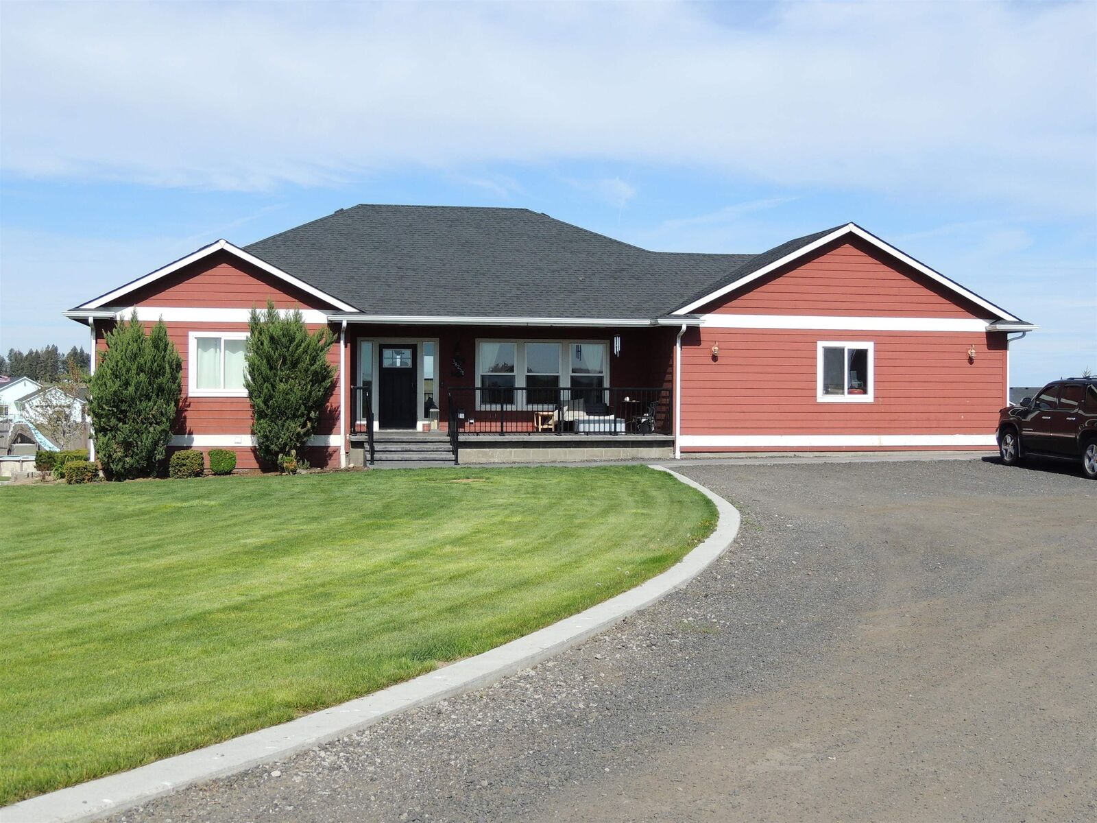 Property Photo: 38250 Fitness Ln. E WA 99122