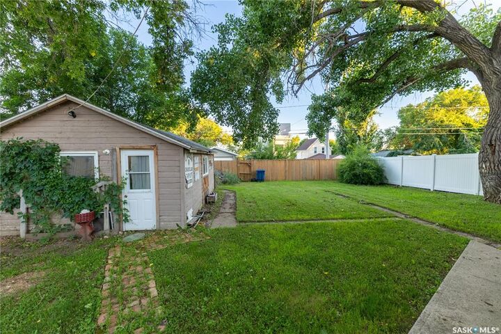 Property Photo: 1021 Caribou Street W SK S6H 2L6