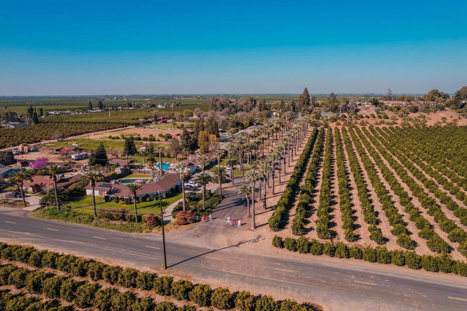 Property Photo: 915 S Strathmore Avenue N CA 93247