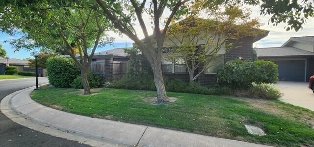 Property Photo: 725 N Silvervale Drive CA 93292