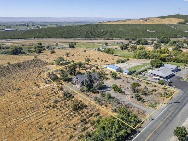 Property Photo:  1381 W Riverside Ave  WA 98944 