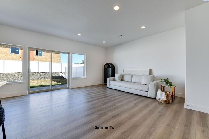 Property Photo: 10538 Clearwater Dr WA 99336