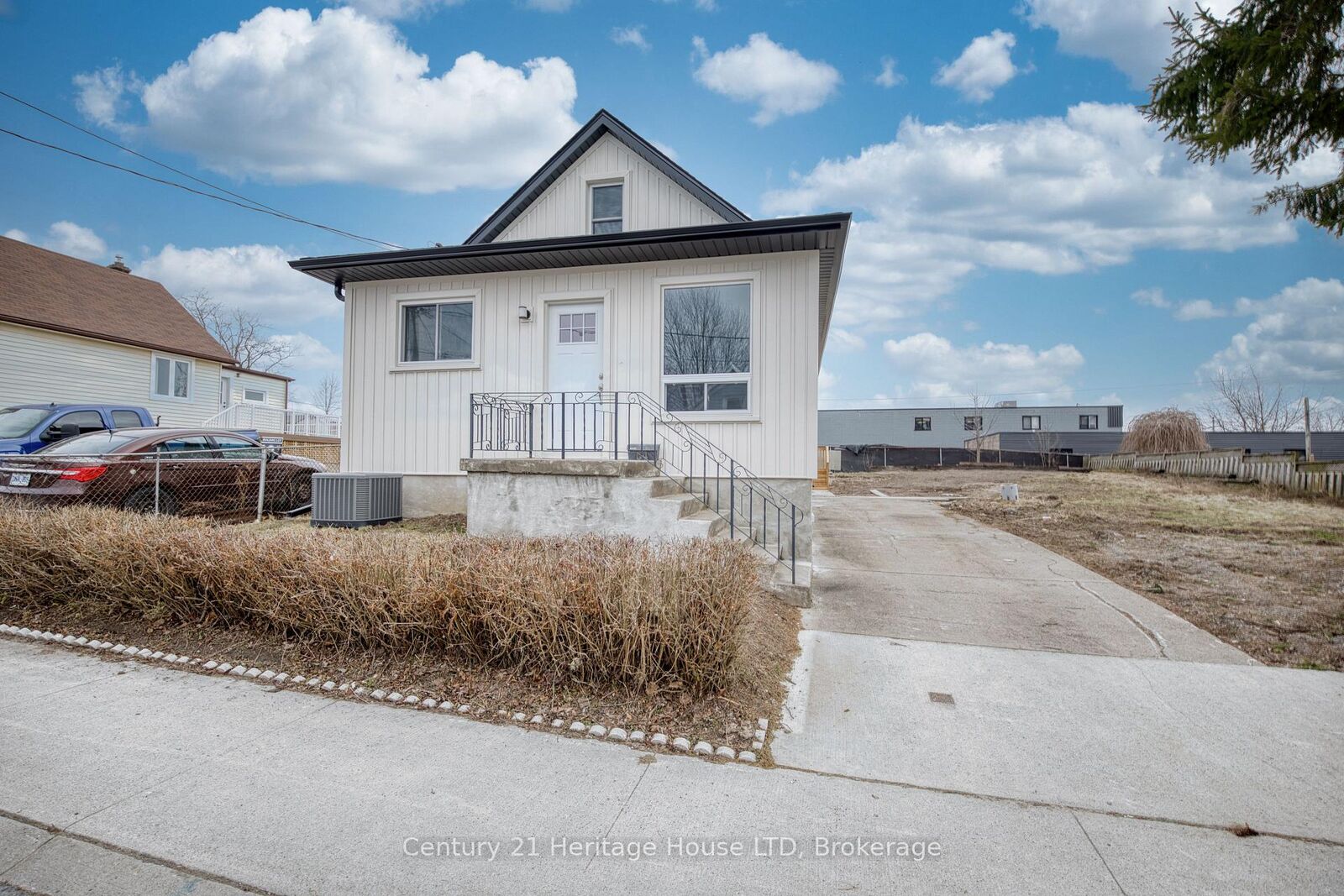 Property Photo:  64 Patricia Street  ON L2V 3W1 