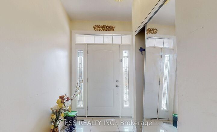 Property Photo: 33 Wanstead Avenue ON M1L 3L3
