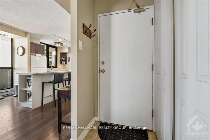 Property Photo: 200 Bay Street 1102 ON K1R 7W8