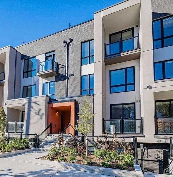 Photo de la propriété:  10 Marquette Avenue 7  ON M6A 0E1 