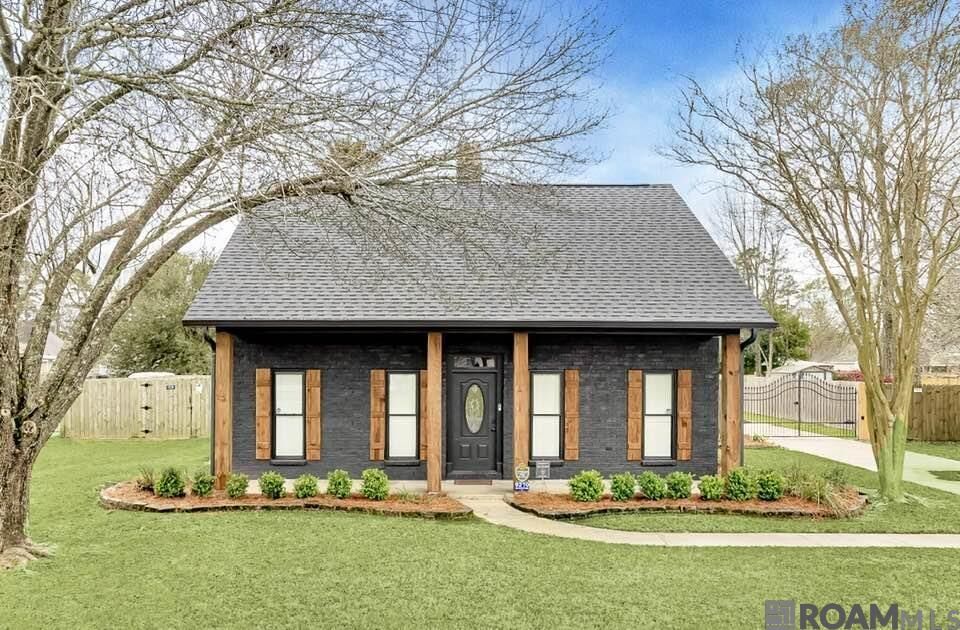 Property Photo:  9210 Gary St  LA 70726 