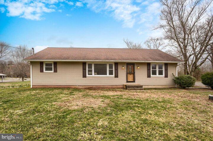 Property Photo:  1548 Route 204  PA 17870 