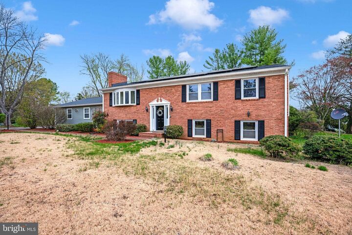 Property Photo:  301 Ingleside Drive  VA 22405 