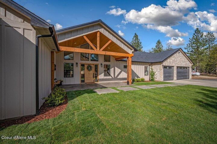 Property Photo: 1262 W Findley Ln WA 99006