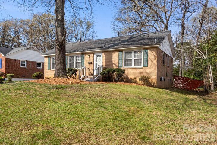 Property Photo:  3200 Markland Drive  NC 28208 
