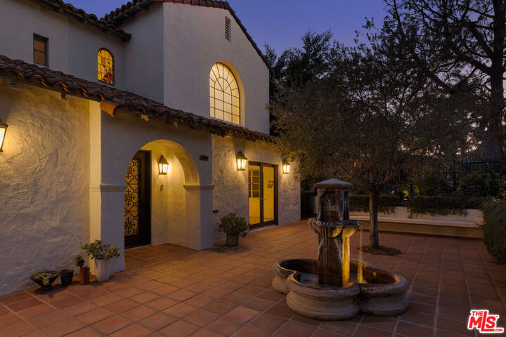 Property Photo:  4426 Cromwell Ave  CA 90027 