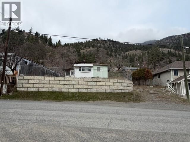 701 Columbia Street — photo 1