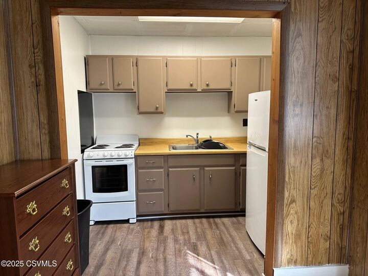 Property Photo:  233 Market Street  PA 17837 