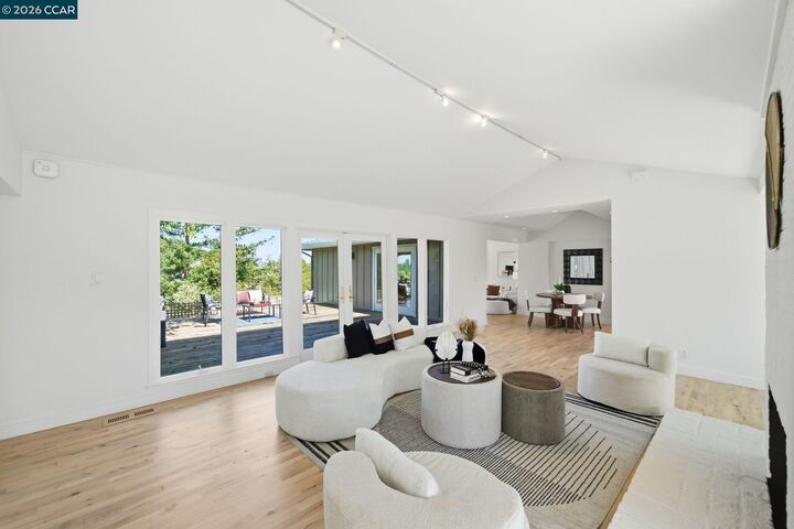 Property Photo:  102 Hillcrest Dr  CA 94563 