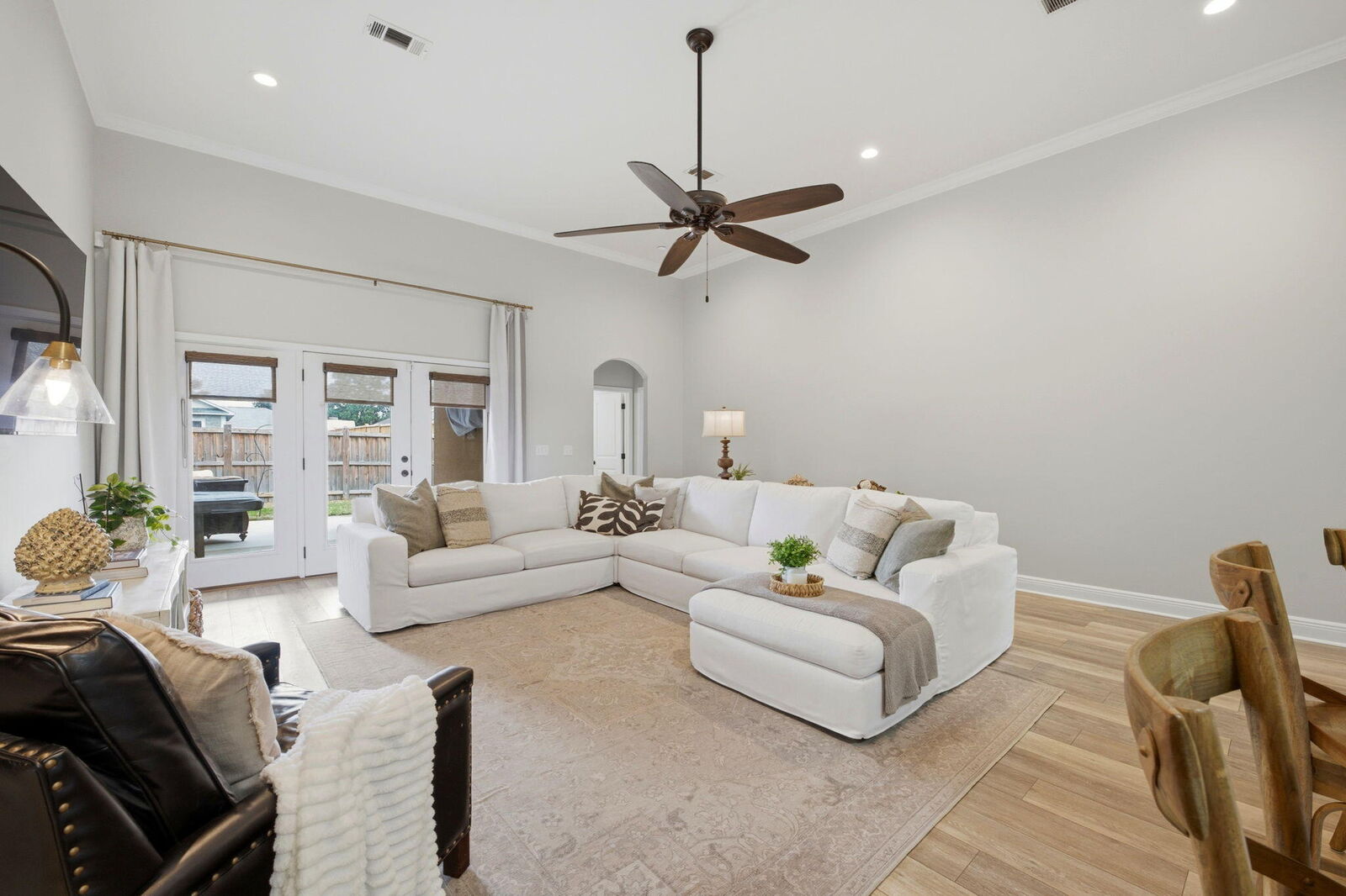 Property Photo:  2102 Palmetto Lake Drive  FL 32566 