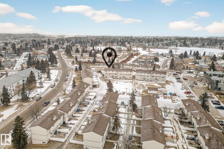 Photo de la propriété:  1414 Lakewood Road NW  AB T6K 3M2 