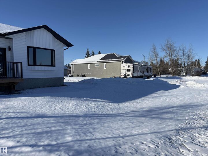 Property Photo: 4505 53 Avenue AB T0B 2W0