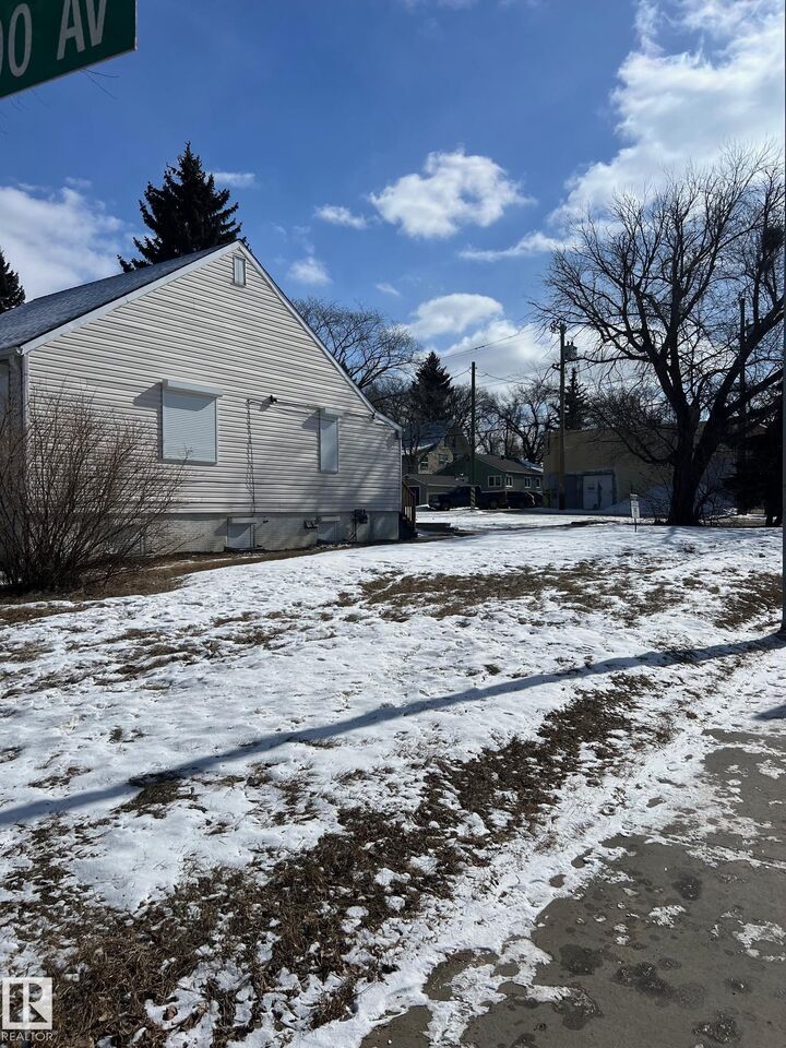 Property Photo:  8915 99 Street NW  AB T6E 2T2 