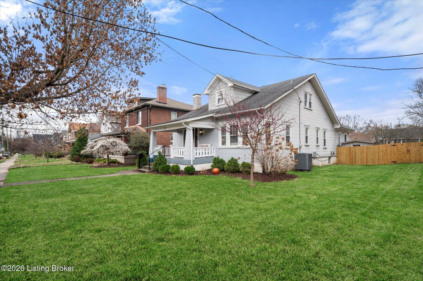 Property Photo: 1924 Roanoke Ave KY 40205