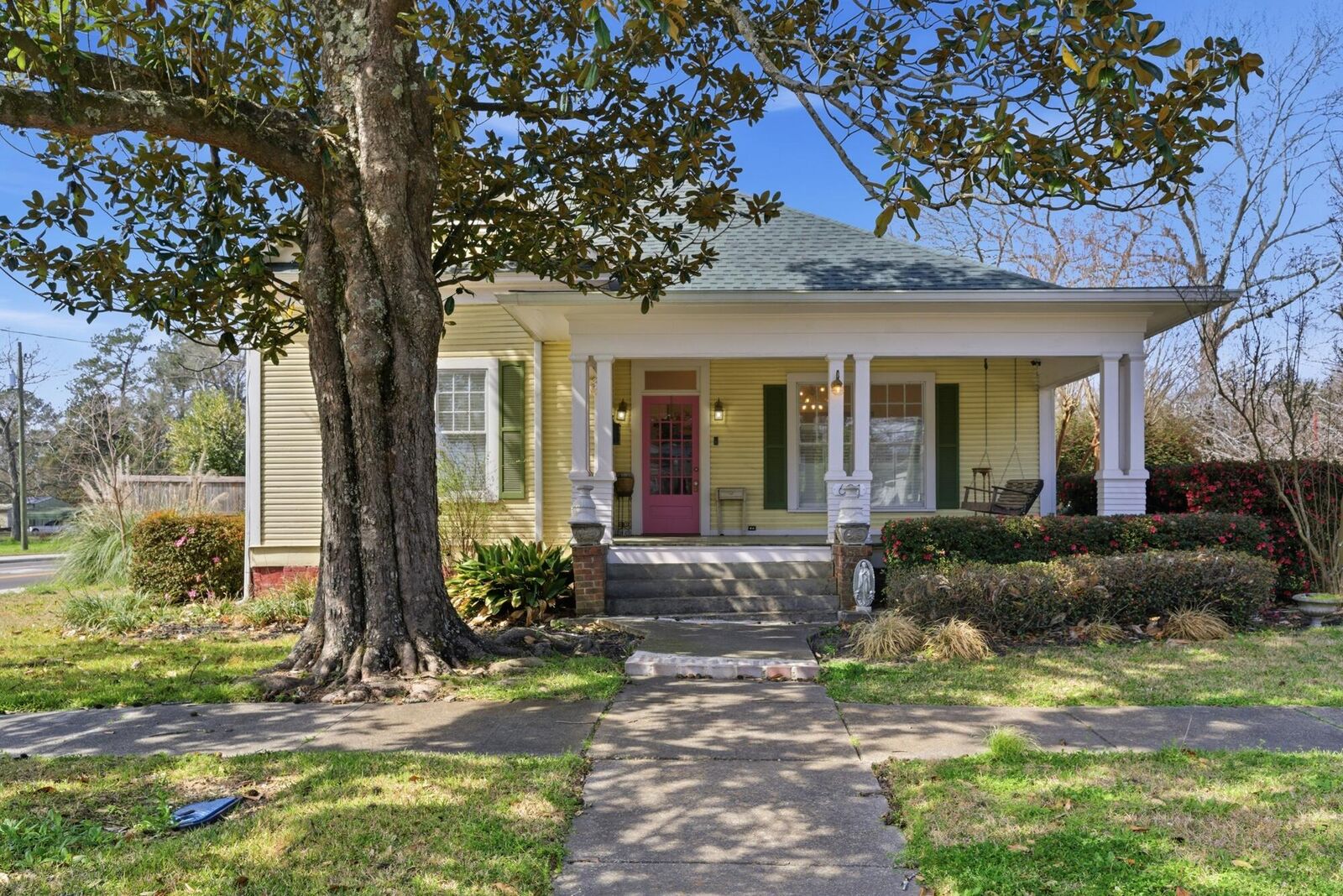 Property Photo:  621 Walnut St.  MS 39401 
