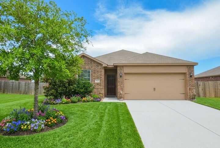 Property Photo:  9803 Garnet Grove Drive  TX 77583 