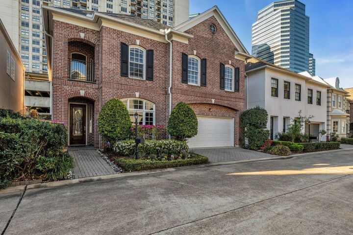 Property Photo:  41 Wynden Oaks Drive  TX 77056 