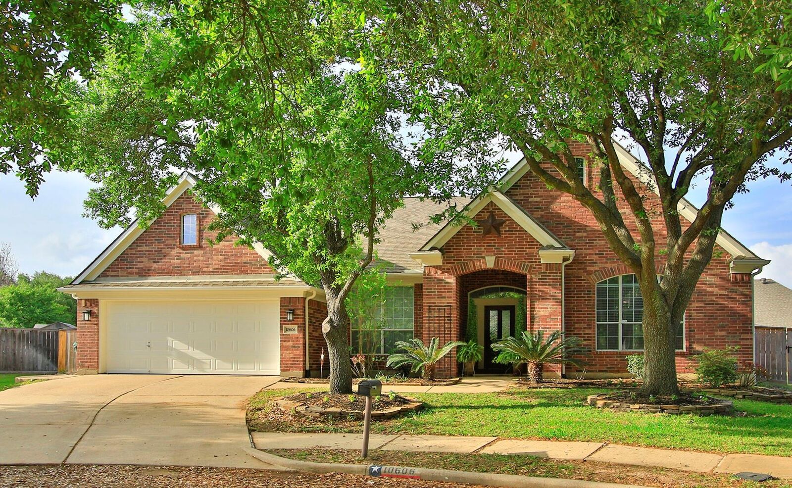 Property Photo: 10606 Steppinstone Court TX 77379