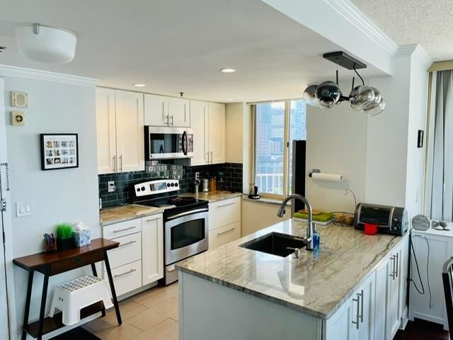 Property Photo:  1 2nd St 1402  NJ 07302 
