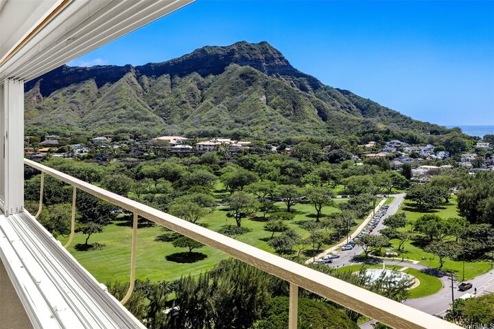 Property Photo: 2895 Kalakaua Avenue Ph5 HI 96815