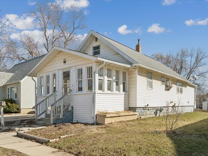Property Photo:  519 2nd Ave NW  IA 50662 