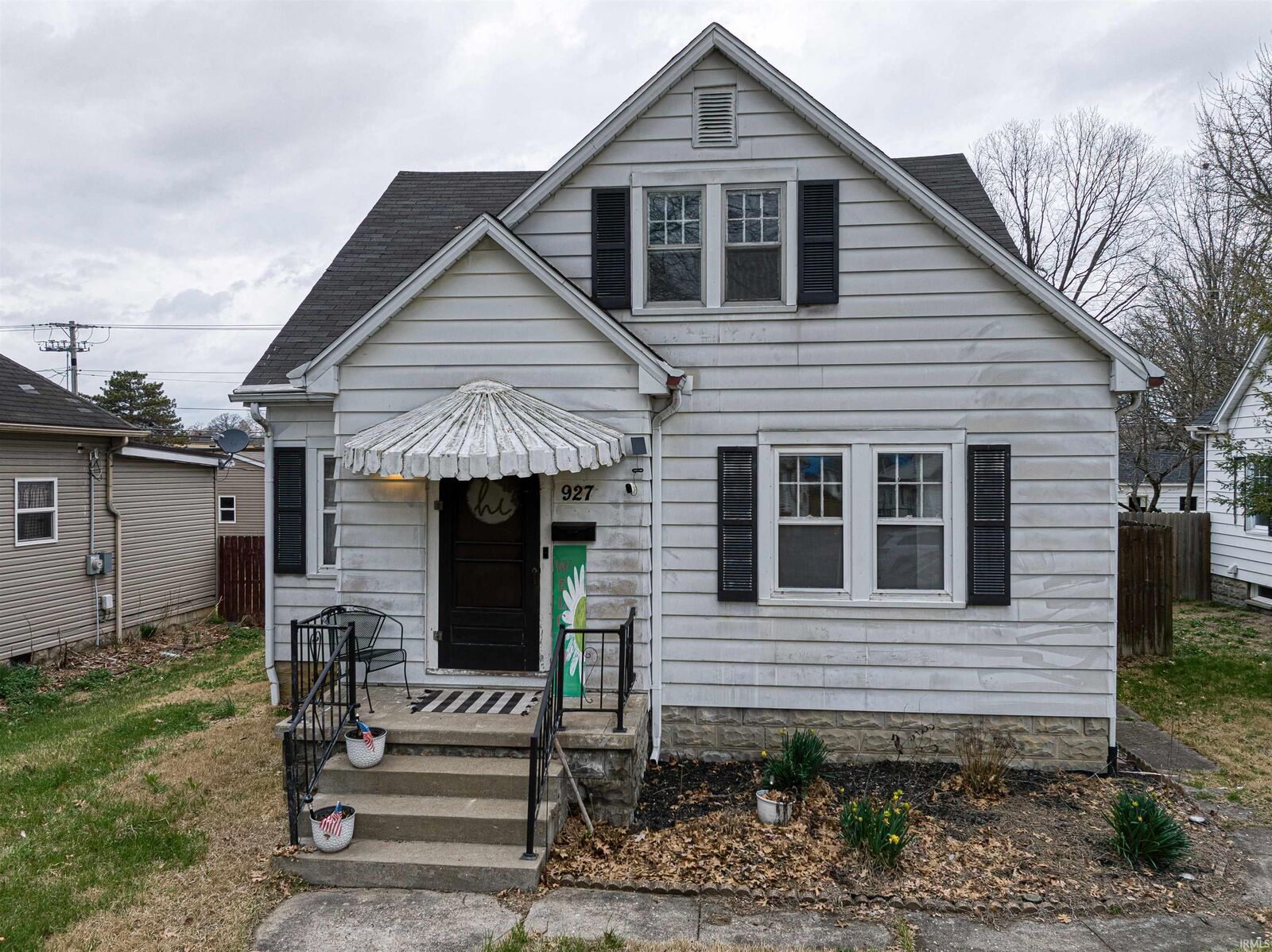 Property Photo:  927 E Fifth Street  IN 47620 
