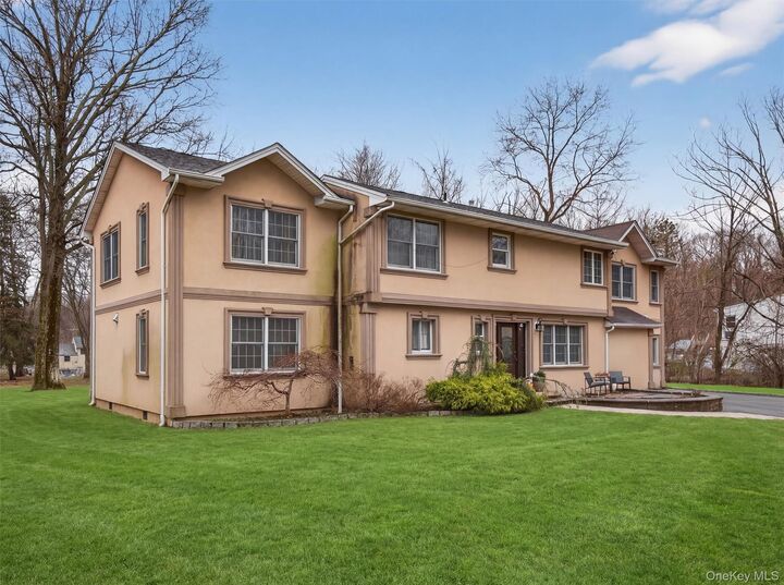 Property Photo:  10 Rensselaer Drive  NY 10977 