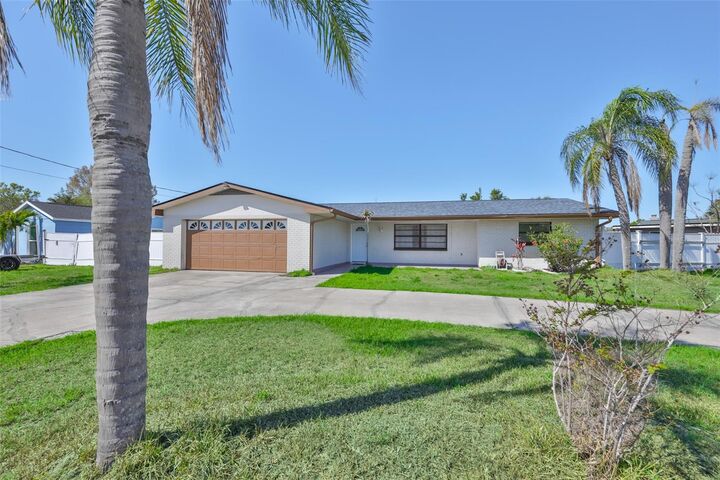 Property Photo: 460 Flamingo Drive FL 33572