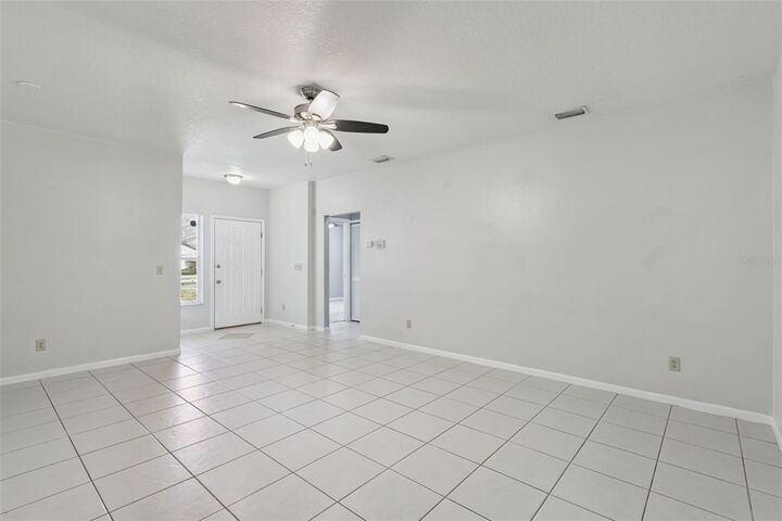 Property Photo: 3861 Bentford Court FL 32817