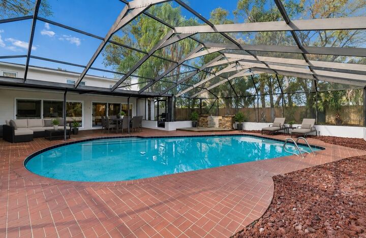 Property Photo:  8402 Boxwood Drive  FL 33615 